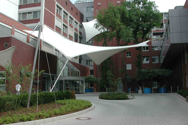 门头遮阳雨棚与膜结构建筑的差异与特点
